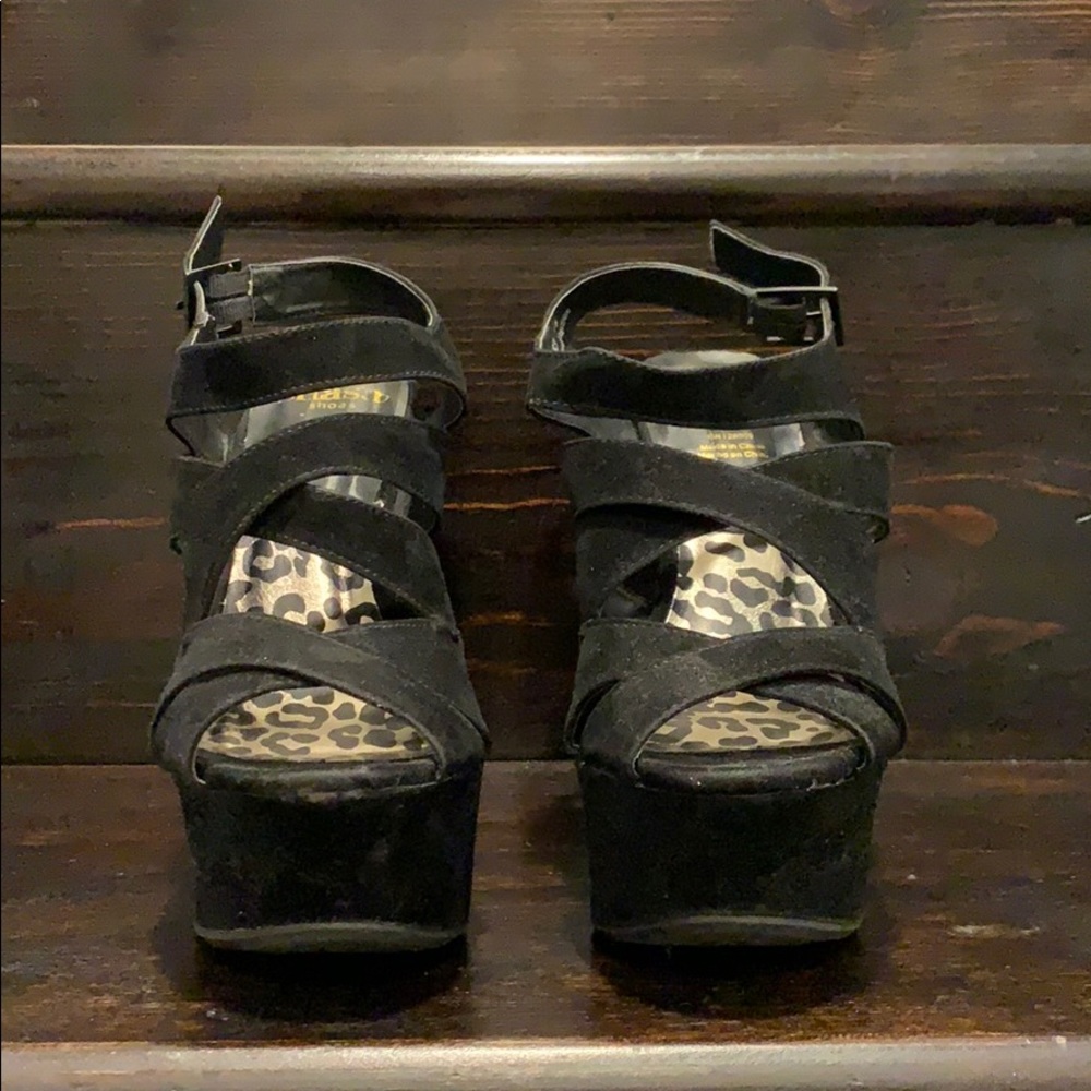 Shasa wedge-heels